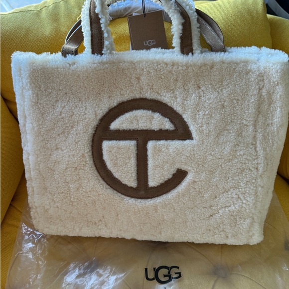 UGG X TELFAR
MEDIUM REVERSE SHEARLING SHOPPER - Picture 3 of 5